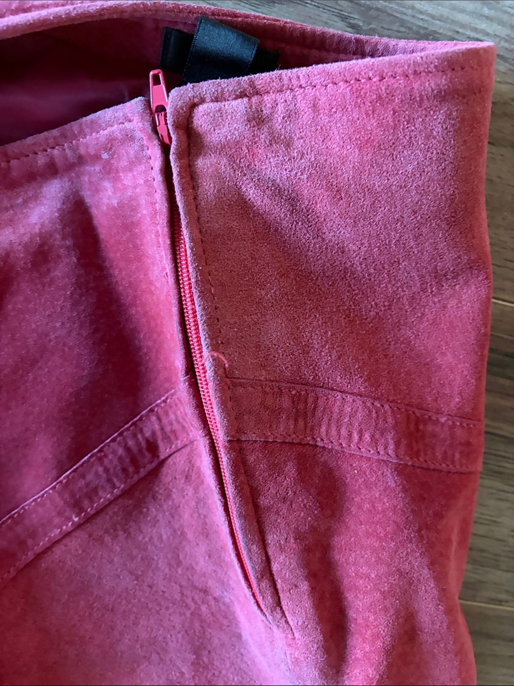 Danier Rose Pink Asymmetrical Suede Panel Skirt - Picture 3 of 9